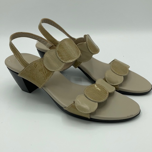 Beige Heeled Munro Sandals 8.5 N Narrow